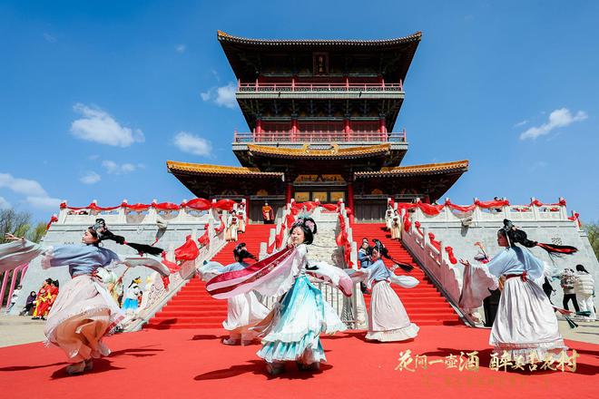 以“杏花”之名 作“诗酒”文章  第七届汾酒杏花节盛大启幕