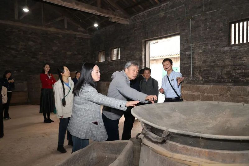 专家团调研茅酒之源 (11).JPG 专家团调研茅酒之源 (11).JPG