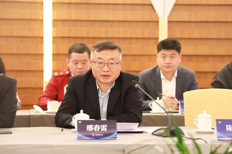 2025年3月23日,茅台集团保健酒业公司2025年聚商融媒恳谈会在成都召开,行业协会领导邢春雷作行业现状分析.JPG 2025年3月23日,茅台集团保健酒业公司2025年聚商融媒恳谈会在成都召开,行业协会领导邢春雷作行业现状分析.JPG