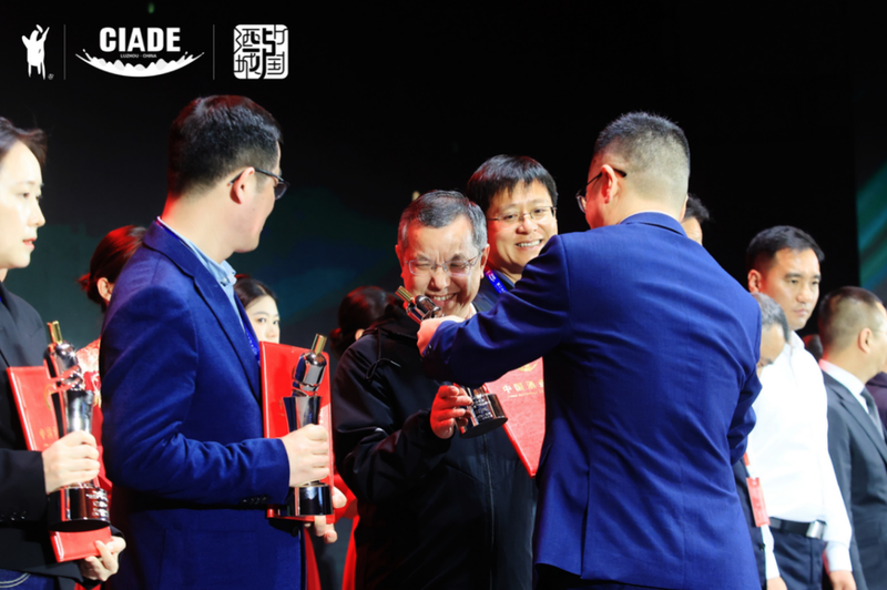 青酌奖加身,四特天工1988何以迅速成为白酒新品中的“黑马”