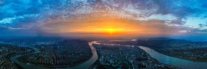 地脉、文脉、血脉、菌脉,成就川酒浓香 ——纪念1573国宝窖池群持续不间断酿造450周年