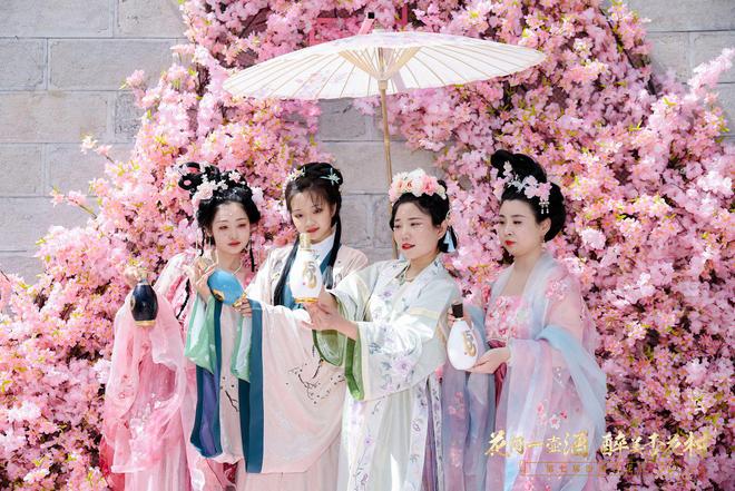 以“杏花”之名 作“诗酒”文章  第七届汾酒杏花节盛大启幕