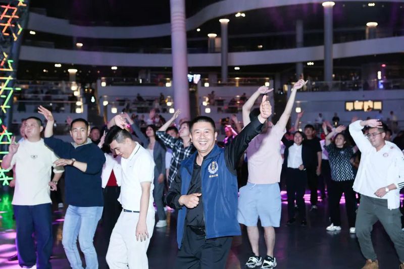 图8 -3经销商或消费者在庄园 拷贝.jpg 图片